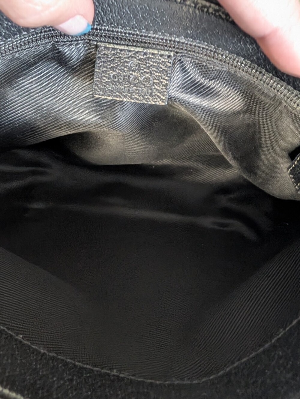 Gucci GG Monogram Canvas Messenger Bag, Black - EUC! - Picture 11 of 13